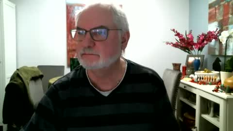 Snapshot of loop102 chatting on January 4, 7:44 pm loop102 online show from January 4, 7:44 pm