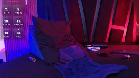  L O R E N Z O  Thumbs Up help  online show from February 26, 6:42 pm