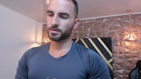  L O R E N Z O  Thumbs Up help  online show from January 28, 5:35 pm