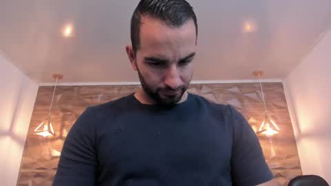  L O R E N Z O  Thumbs Up help  online show from February 15, 5:17 pm