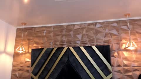  L O R E N Z O  Thumbs Up help  online show from February 11, 5:18 pm