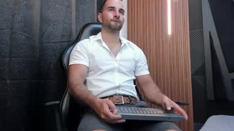  L O R E N Z O  Thumbs Up help  online show from September 24, 6:50 pm