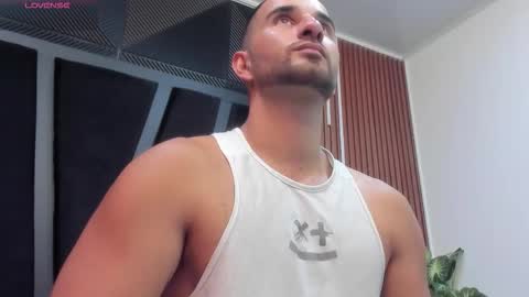  L O R E N Z O  Thumbs Up help  online show from November 3, 5:15 pm