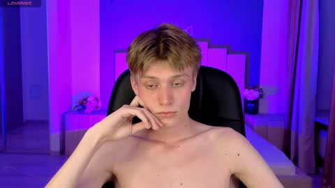 louie_evans online show from September 15, 10:11 pm