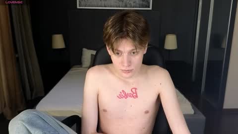 louie_evans online show from December 17, 7:42 pm