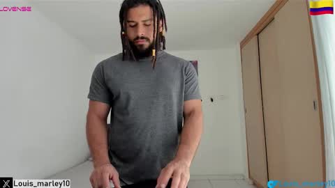 louis_marley_ online show from November 15, 1:57 pm