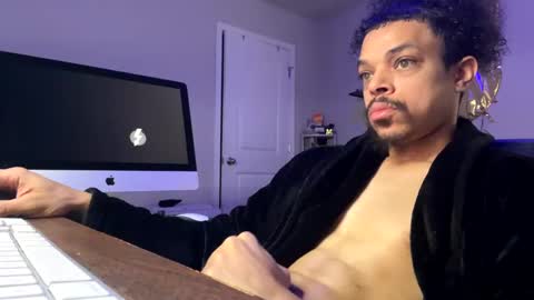 Snapshot of love4heelz chatting on December 29, 5:44 pm Prynce online show from December 29, 5:44 pm