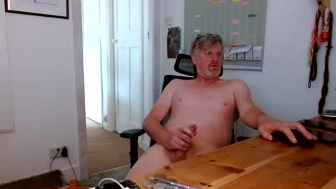 lowrylowry1 online show from November 6, 9:56 am