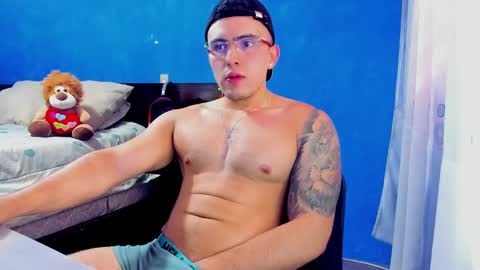 Snapshot of lucas_jewel chatting on December 11, 2:17 pm lucas_jewel online show from December 11, 2:17 pm