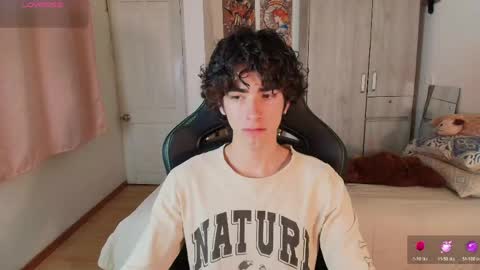 lucas_xo online show from April 23, 8:30 am