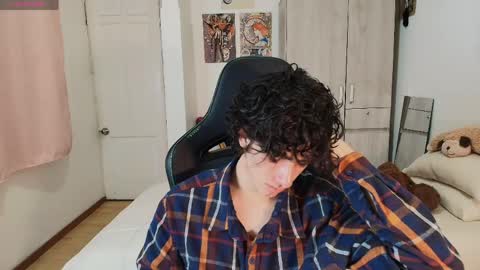 lucas_xo online show from April 21, 6:08 am