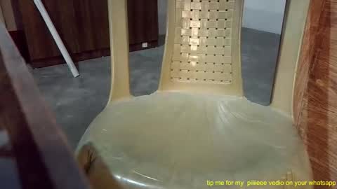 luci_ri online show from April 8, 8:25 am