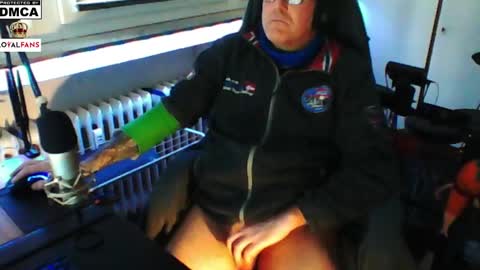        call me  Stefan online show from February 8, 12:06 pm