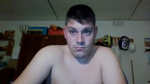 Snapshot of luis2423 chatting on December 3, 12:22 am A slave to the mistress.. un esclavo para las amas dominantes. online show from December 3, 12:22 am