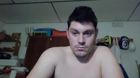 Snapshot of luis2423 chatting on January 2, 12:13 am A slave to the mistress.. un esclavo para las amas dominantes. online show from January 2, 12:13 am