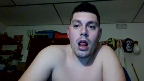 Snapshot of luis2423 chatting on January 6, 11:31 pm A slave to the mistress.. un esclavo para las amas dominantes. online show from January 6, 11:31 pm