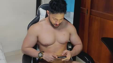 luis_baptista online show from February 12, 5:24 am