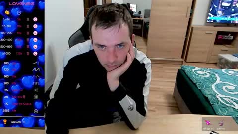 lukas312312 online show from December 15, 9:31 pm