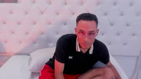 lukas_sanchez online show from October 29, 3:37 pm