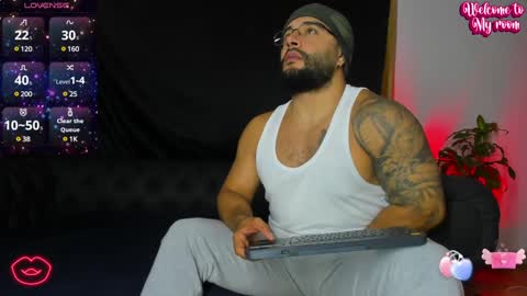 Snapshot of luke__09 chatting on January 5, 1:36 pm LUKE online show from January 5, 1:36 pm