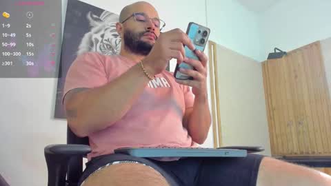 Snapshot of luke__09 chatting on October 8, 11:25 am LUKE online show from October 8, 11:25 am