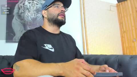Snapshot of luke__09 chatting on February 25, 12:03 pm LUKE online show from February 25, 12:03 pm