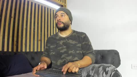 Snapshot of luke__09 chatting on December 12, 12:22 pm LUKE online show from December 12, 12:22 pm
