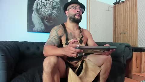 Snapshot of luke__09 chatting on February 21, 1:33 pm LUKE online show from February 21, 1:33 pm