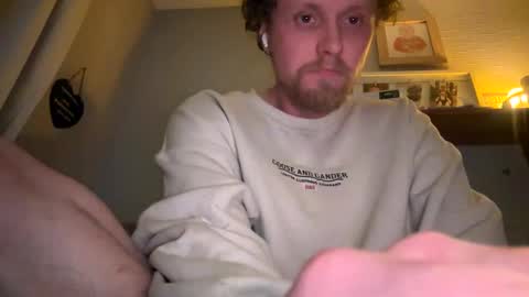 Snapshot of lukeeeeey96 chatting on February 26, 2:37 am lukeeeeey96 online show from February 26, 2:37 am