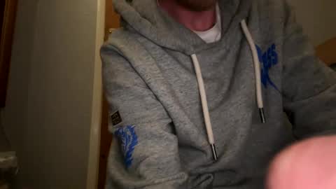 Snapshot of lukeeeeey96 chatting on February 3, 12:58 am lukeeeeey96 online show from February 3, 12:58 am