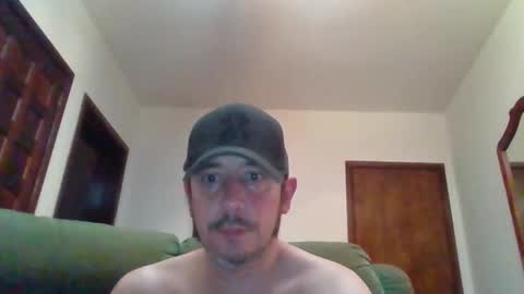 Snapshot of lukz88bigcock chatting on December 14, 3:29 am Luke online show from December 14, 3:29 am