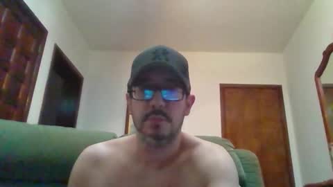 Snapshot of lukz88bigcock chatting on December 26, 9:58 pm Luke online show from December 26, 9:58 pm