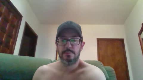 Snapshot of lukz88bigcock chatting on January 15, 10:02 pm Luke online show from January 15, 10:02 pm