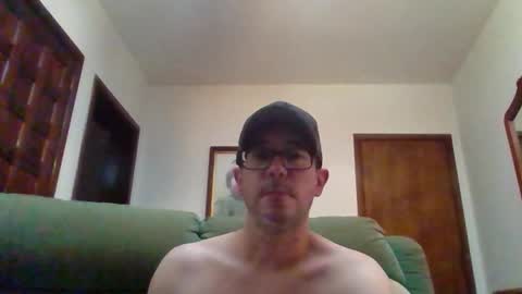Snapshot of lukz88bigcock chatting on January 24, 2:28 am Luke online show from January 24, 2:28 am