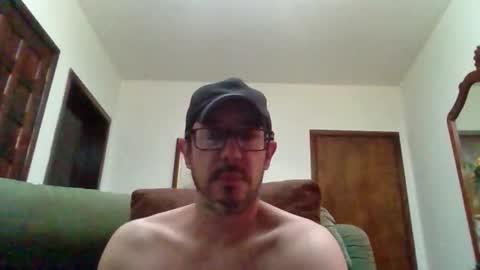 Snapshot of lukz88bigcock chatting on October 16, 1:24 am Luke online show from October 16, 1:24 am