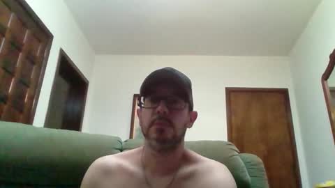 Snapshot of lukz88bigcock chatting on February 10, 9:47 pm Luke online show from February 10, 9:47 pm
