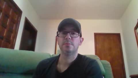 Snapshot of lukz88bigcock chatting on January 25, 9:14 pm Luke online show from January 25, 9:14 pm