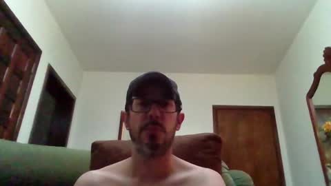 Snapshot of lukz88bigcock chatting on October 25, 12:56 am Luke online show from October 25, 12:56 am