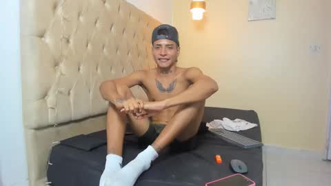 Snapshot of lunay_bigcock420 chatting on September 29, 6:23 am lunay_bigcock420 online show from September 29, 6:23 am