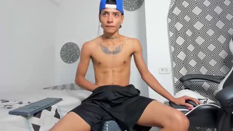 Snapshot of lunay_bigcock420 chatting on October 15, 10:01 am lunay_bigcock420 online show from October 15, 10:01 am
