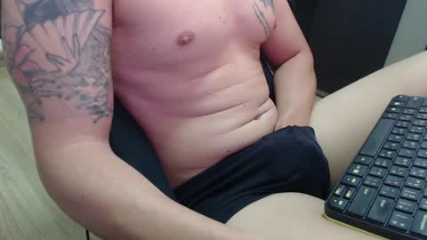 Snapshot of lushboy90 chatting on December 12, 8:25 am lushboy90 online show from December 12, 8:25 am