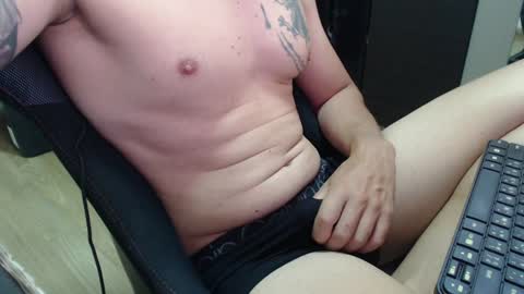 Snapshot of lushboy90 chatting on February 1, 6:10 am lushboy90 online show from February 1, 6:10 am