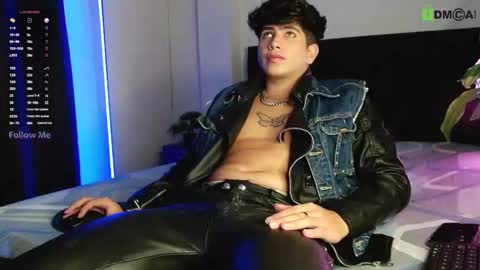 Snapshot of lylebennett_ chatting on October 4, 2:11 pm Lyle Bennett Freelance Model online show from October 4, 2:11 pm