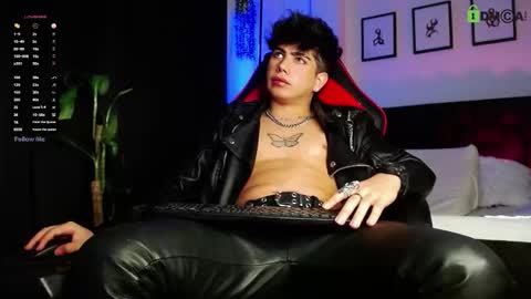 Lyle Bennett Freelance Model online show from March 18, 2:20 pm