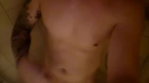 Snapshot of m1guele chatting on February 19, 10:09 pm Fucklover online show from February 19, 10:09 pm