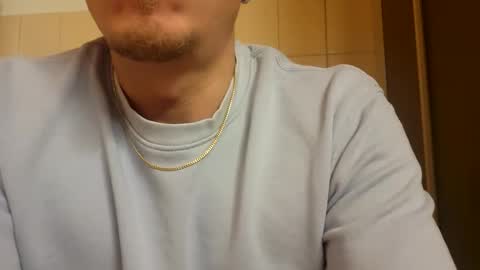Snapshot of m1guele chatting on December 25, 11:42 pm Fucklover online show from December 25, 11:42 pm
