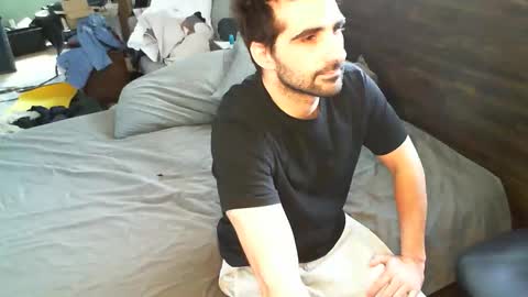 Guigui online show from March 22, 1:27 pm