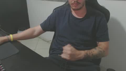 Snapshot of mamute23 chatting on January 10, 12:17 am BigBrazilianCock online show from January 10, 12:17 am
