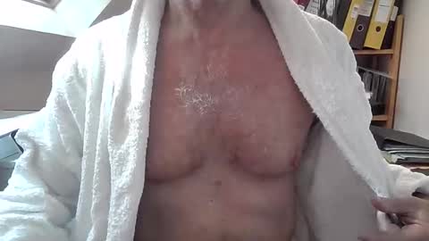 manbitcher online show from March 10, 10:21 am