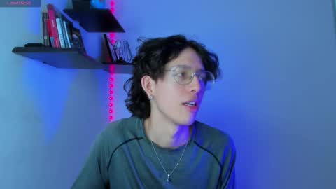 Manuel online show from February 15, 8:23 pm